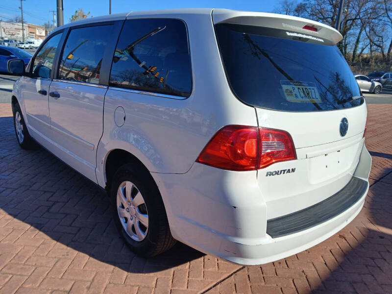 2010 Volkswagen Routan S