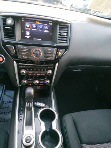 2018 Nissan Pathfinder SV