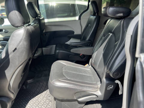 2022 Chrysler Pacifica Touring L