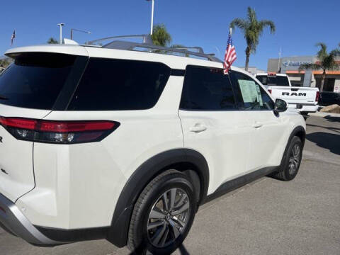 2022 Nissan Pathfinder SL