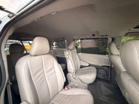 2013 Toyota Sienna XLE 8-Passenger