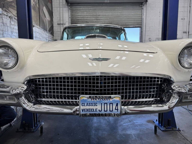 1957 Ford Thunderbird