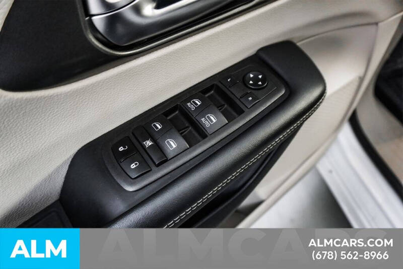 2024 Chrysler Pacifica Plug-In Hybrid Select