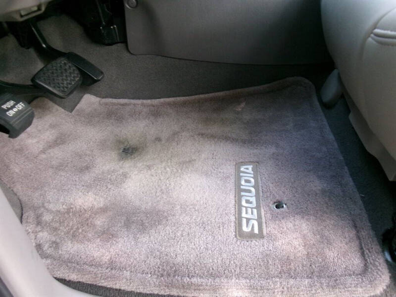2003 Toyota Sequoia SR5