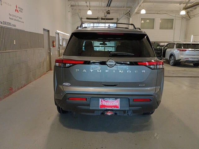 2025 Nissan Pathfinder SV