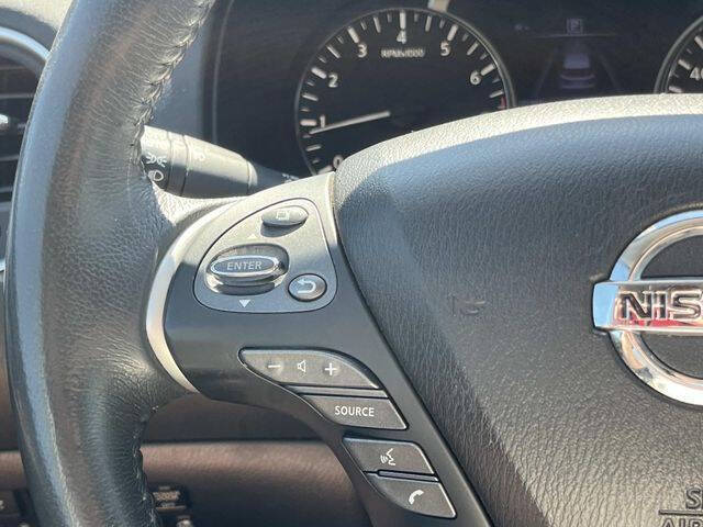 2017 Nissan Pathfinder SL