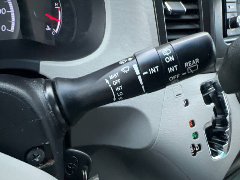 2013 Toyota Sienna LE 7-Passenger