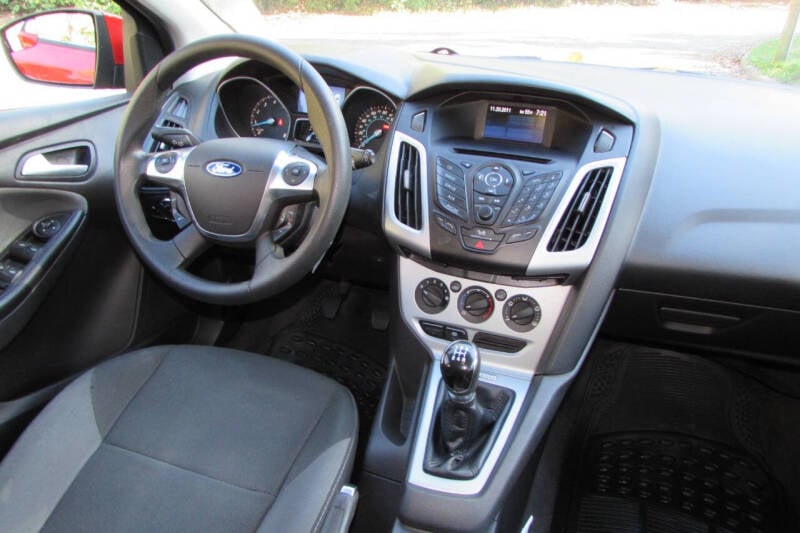 2012 Ford Focus SE photo 14