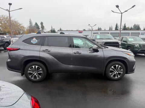 2022 Toyota Highlander Hybrid XLE