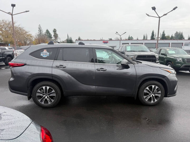 2022 Toyota Highlander Hybrid XLE