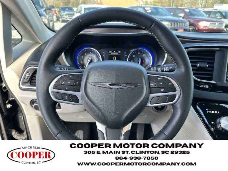 2023 Chrysler Voyager LX