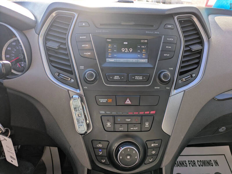 2016 Hyundai Santa Fe SE