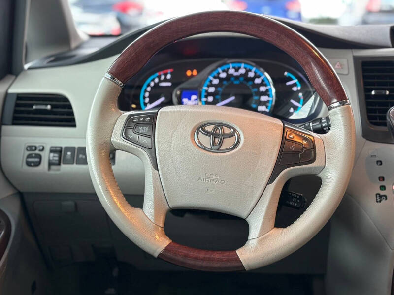 2013 Toyota Sienna Limited 7-Passenger