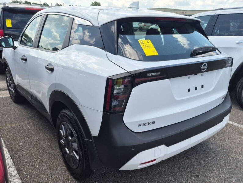 2025 Nissan Kicks S