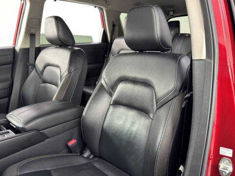 2022 Nissan Pathfinder SL