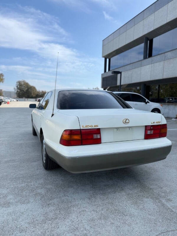 1997 Lexus LS 400 Coach