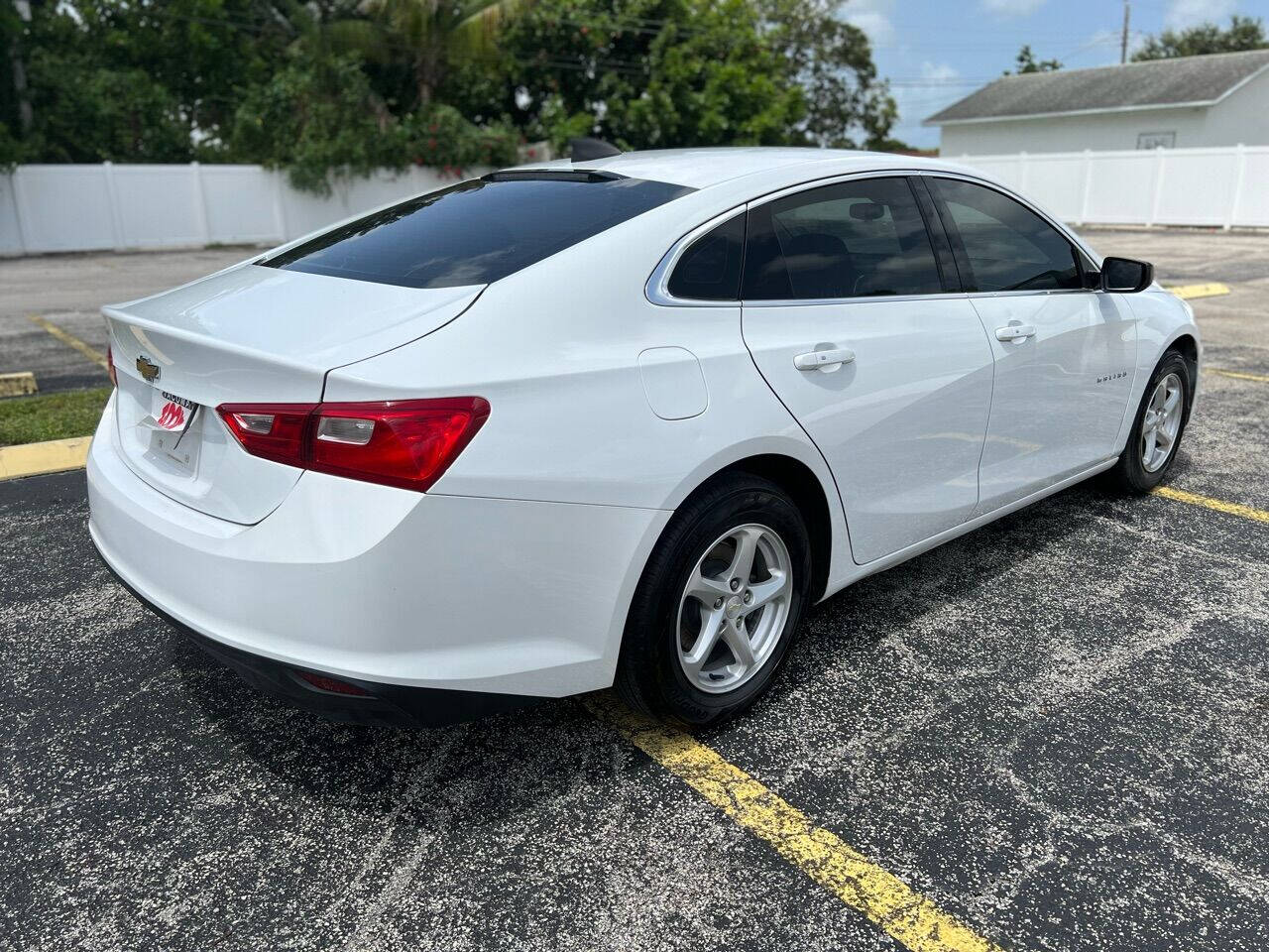 2017 CHEVROLET Malibu Sedan - $14,800