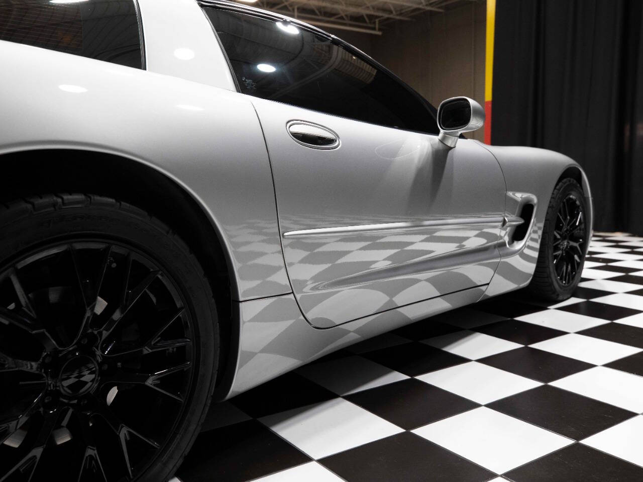 2004 Chevrolet Corvette 17