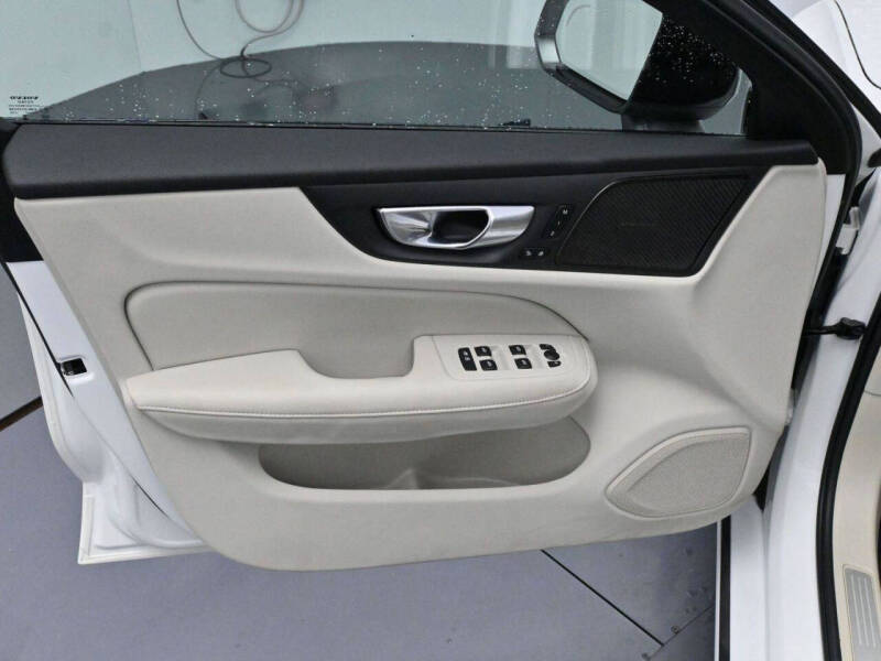 2025 Volvo S60 B5 Plus