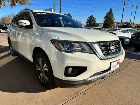 2018 Nissan Pathfinder for sale at AP Auto Brokers in Longmont CO