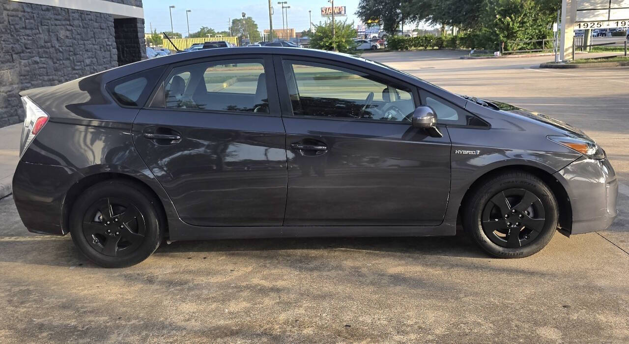 2015 Toyota Prius Three 4dr Hatchback - Gray exterior view 6