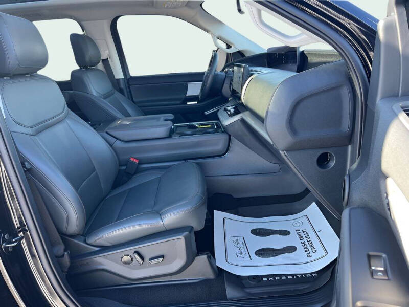 2025 Ford Expedition Active