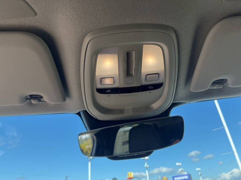 2026 Volvo XC40 B5 Ultra