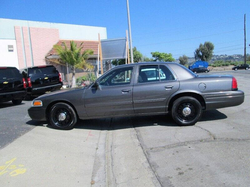 2011 Ford Crown Victoria Police photo 3