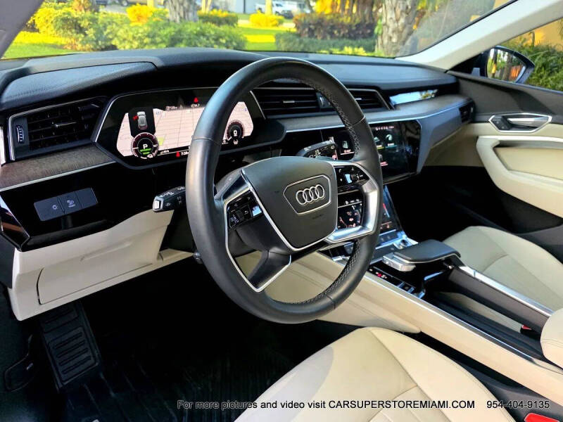 2021 Audi e-tron quattro Premium