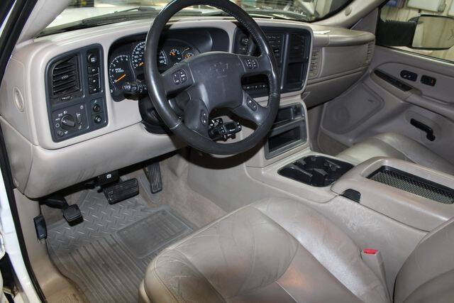 2004 Chevrolet Silverado 2500HD LT photo 19