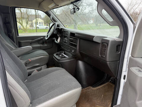 2022 Chevrolet Express 2500