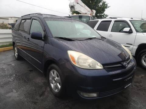 2004 Toyota Sienna for sale at AUTOWORLD in Chester VA