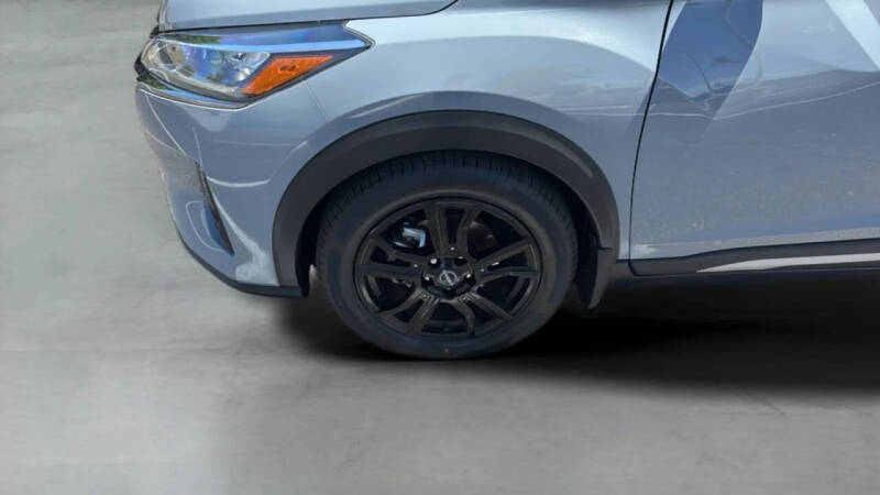 2022 Nissan Kicks SR