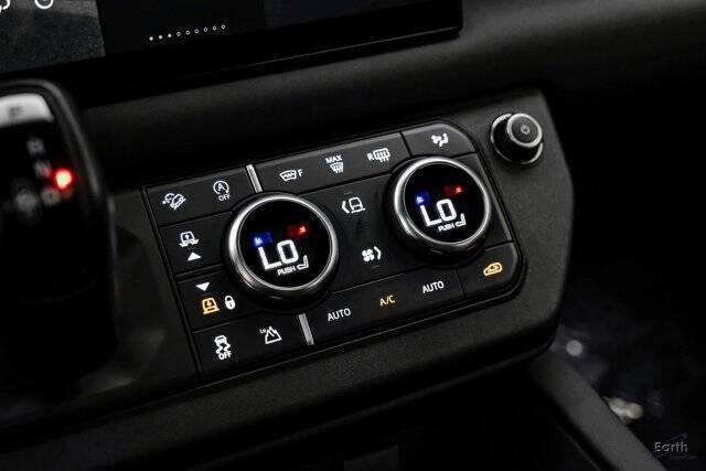 2024 Land Rover Defender 130 P400 X-Dynamic SE