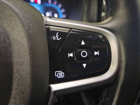 2025 Volvo XC60 B5 Plus Dark Theme
