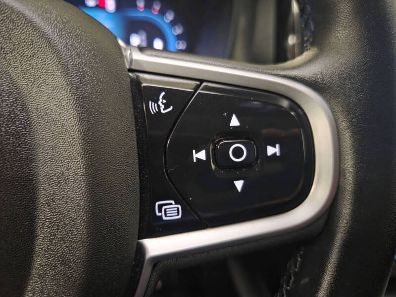 2025 Volvo XC60 B5 Plus Dark Theme