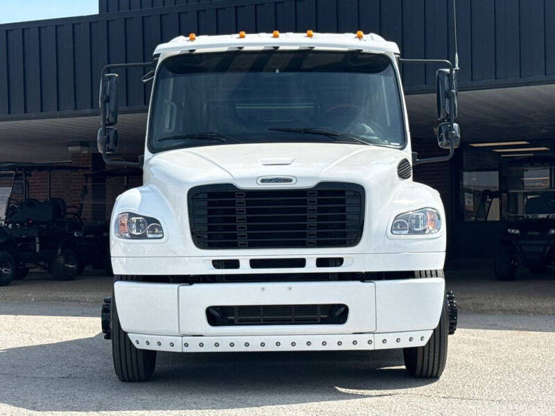 2023 Freightliner M2 106