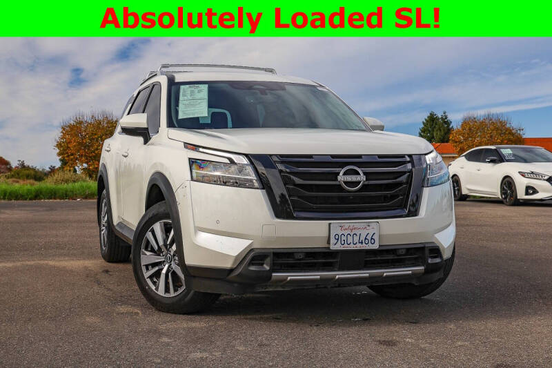 2023 Nissan Pathfinder SL's photo