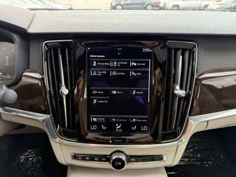 2017 Volvo S90 T6 Momentum