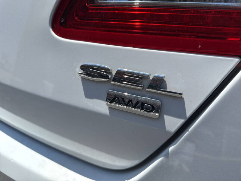 2017 Ford Taurus SEL