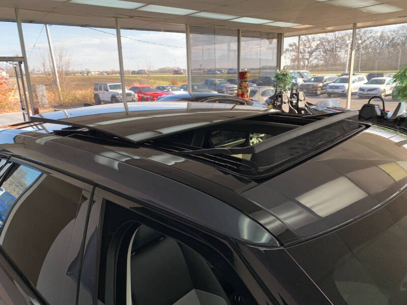 2025 Land Rover Range Rover Velar P250 Dynamic SE