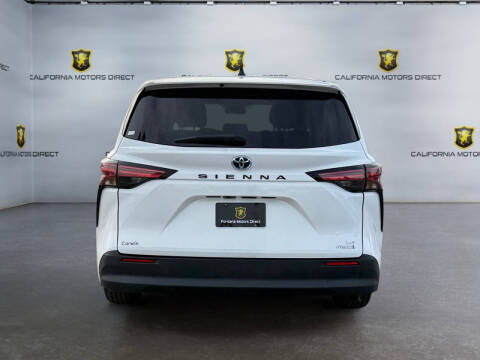 2022 Toyota Sienna LE 8-Passenger