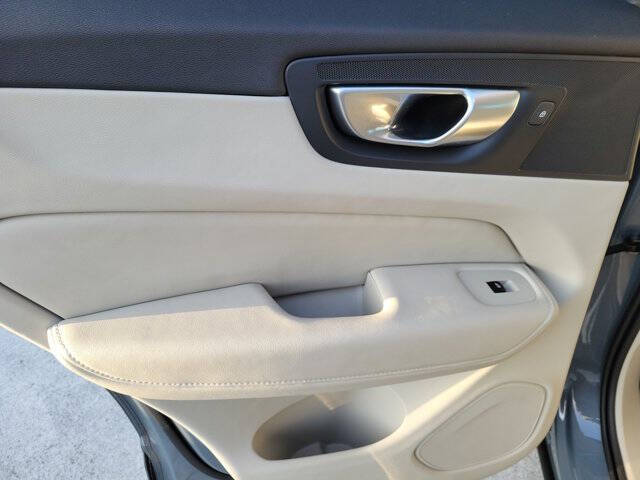 2024 Volvo XC60 B5 Plus Dark Theme