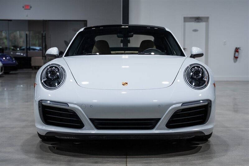 2019 Porsche 911 Carrera 4