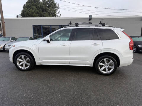 2016 Volvo XC90 T8 eAWD Momentum