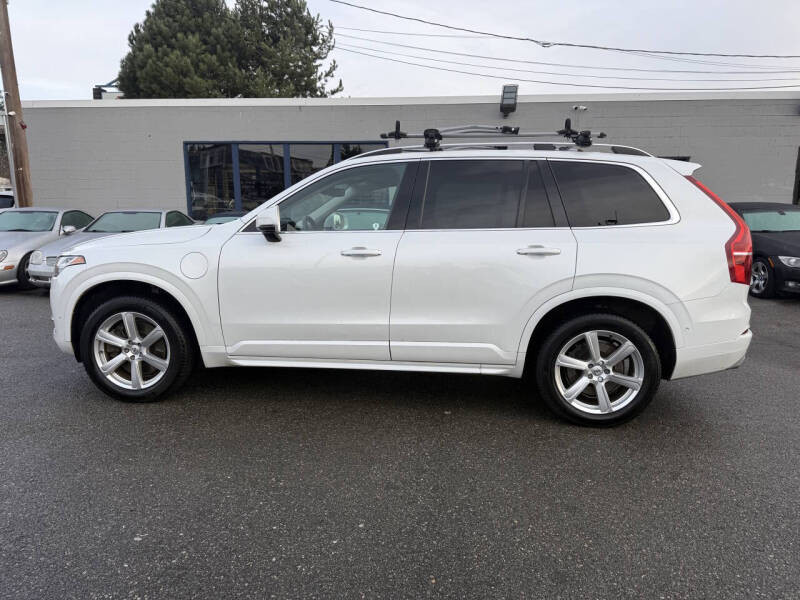 2016 Volvo XC90 T8 eAWD Momentum
