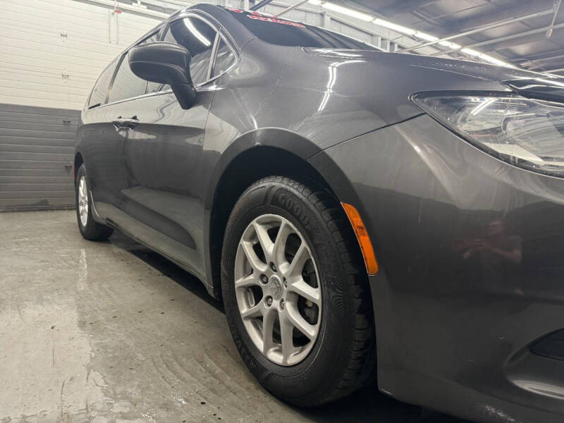 2017 Chrysler Pacifica LX