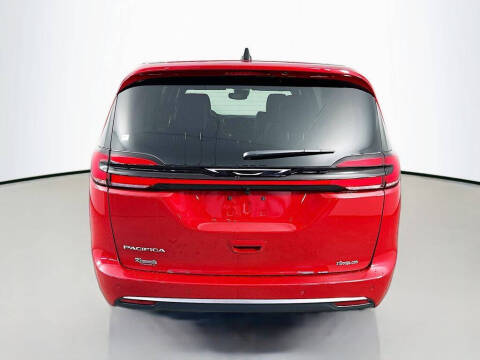 2027 Chrysler Pacifica Select