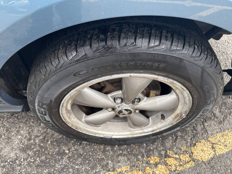 2006 Ford Mustang V6 Deluxe