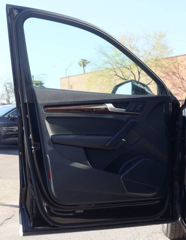 2020 Audi Q5 quattro Titanium Premium 45 TFSI